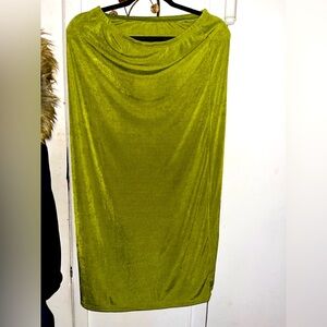 Green velvet skirt
- barley worn
- perfect condition